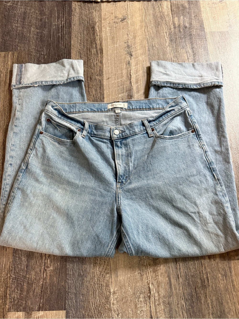 Abercrombie & Fitch The Baggy Low Rise Curve Love Jeans